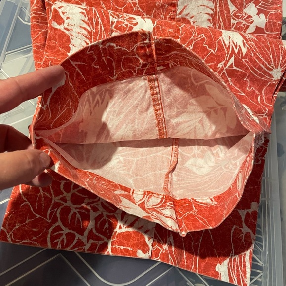 Chico’s capri pants with pockets. Deep coral/white tropical pattern. Size 3 - Picture 7 of 8